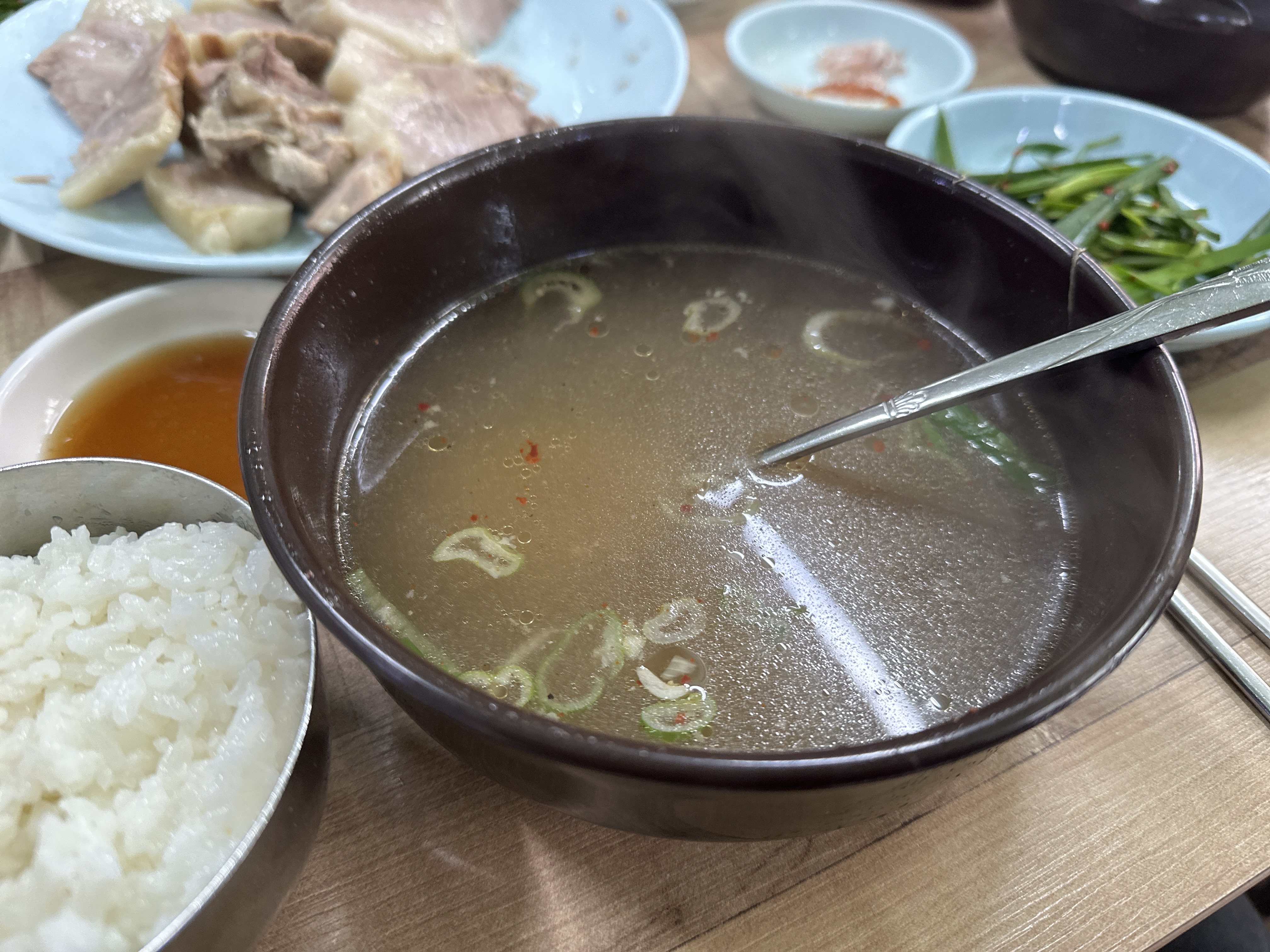 60년전통할매국밥 수육백반과 국물