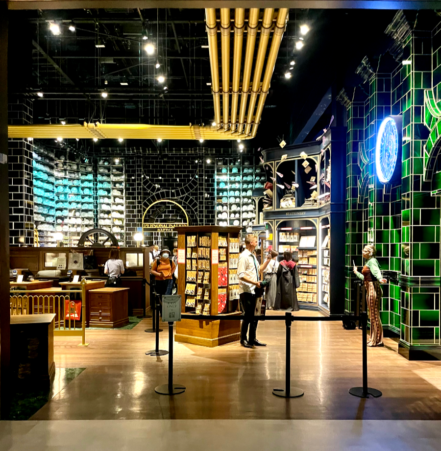 워너 브라더스 해리포터 스튜디오 - 캐릭터 상점, 스토어