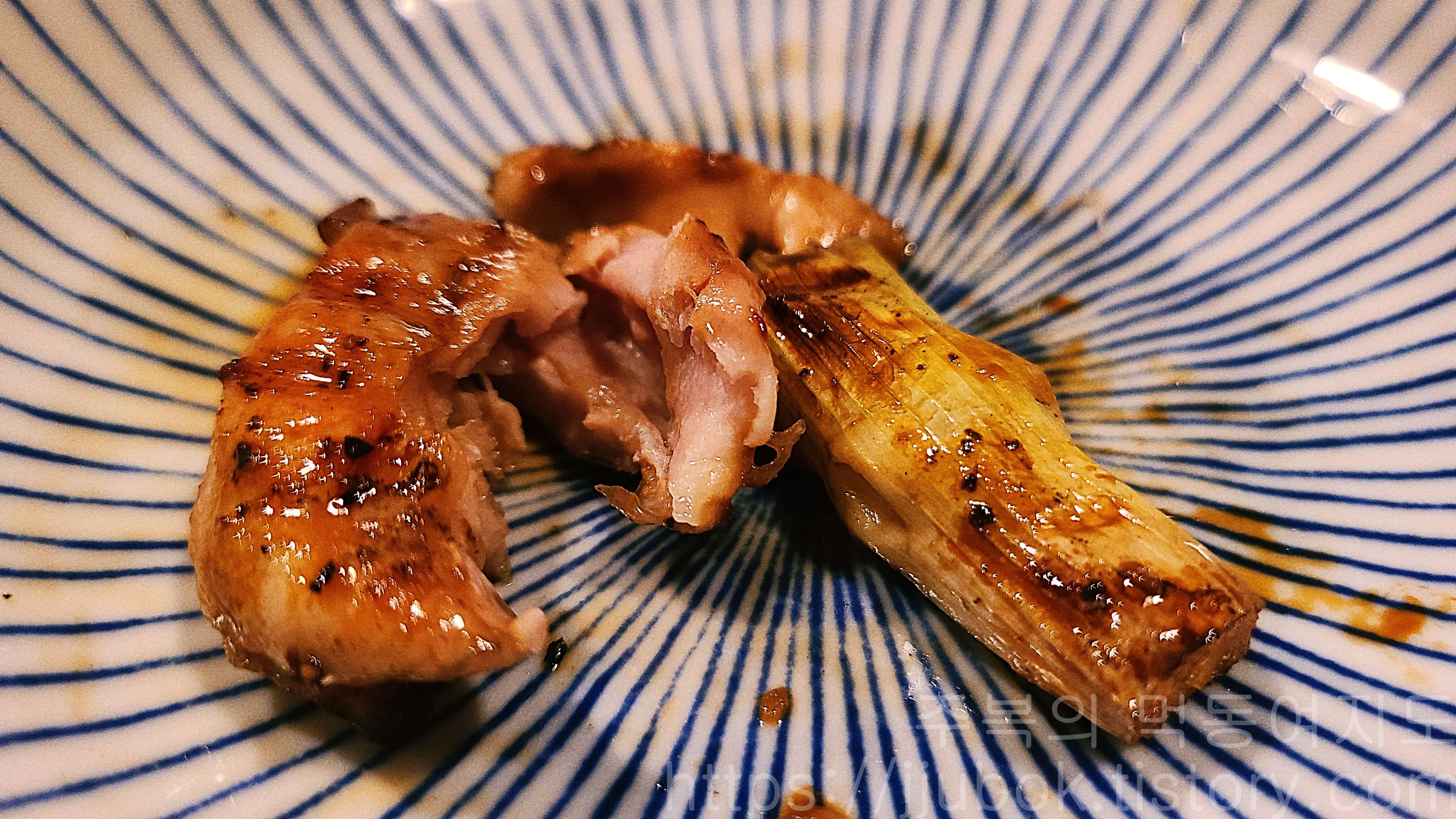 이자카야-토리카와-닭대파구이-맛-2