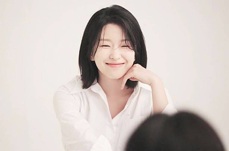 배우-윤가이