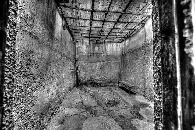 감옥꿈, 감옥에 갇힌 꿈, 감옥에서 고문 당하는 꿈, 감옥에 관련된 꿈해몽