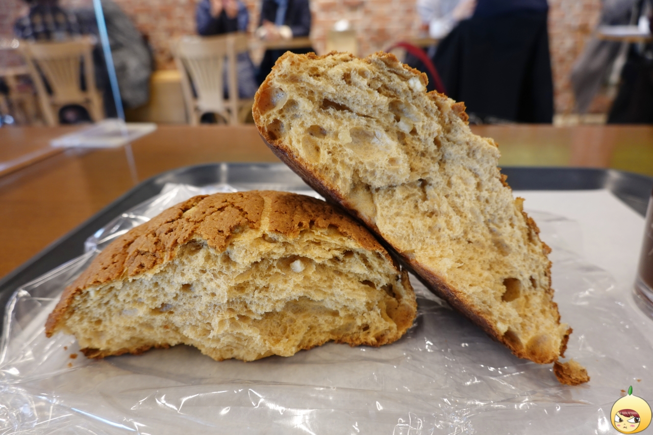 오월의 커피 단면