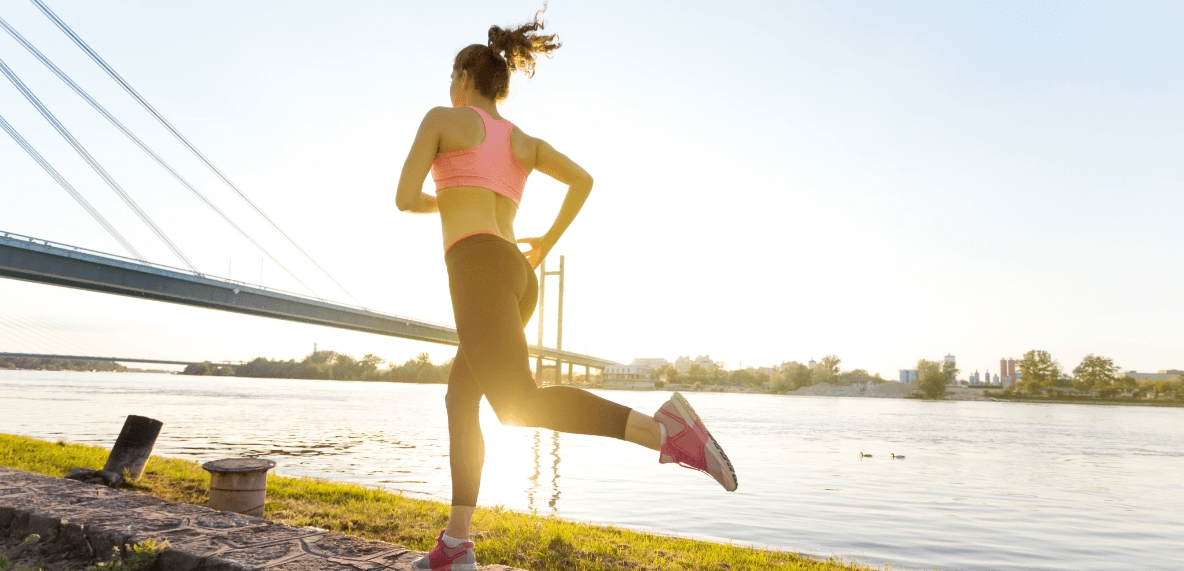 러닝하는 여성 사진