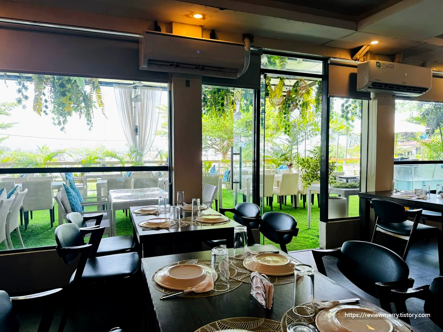 가게 내부 입구