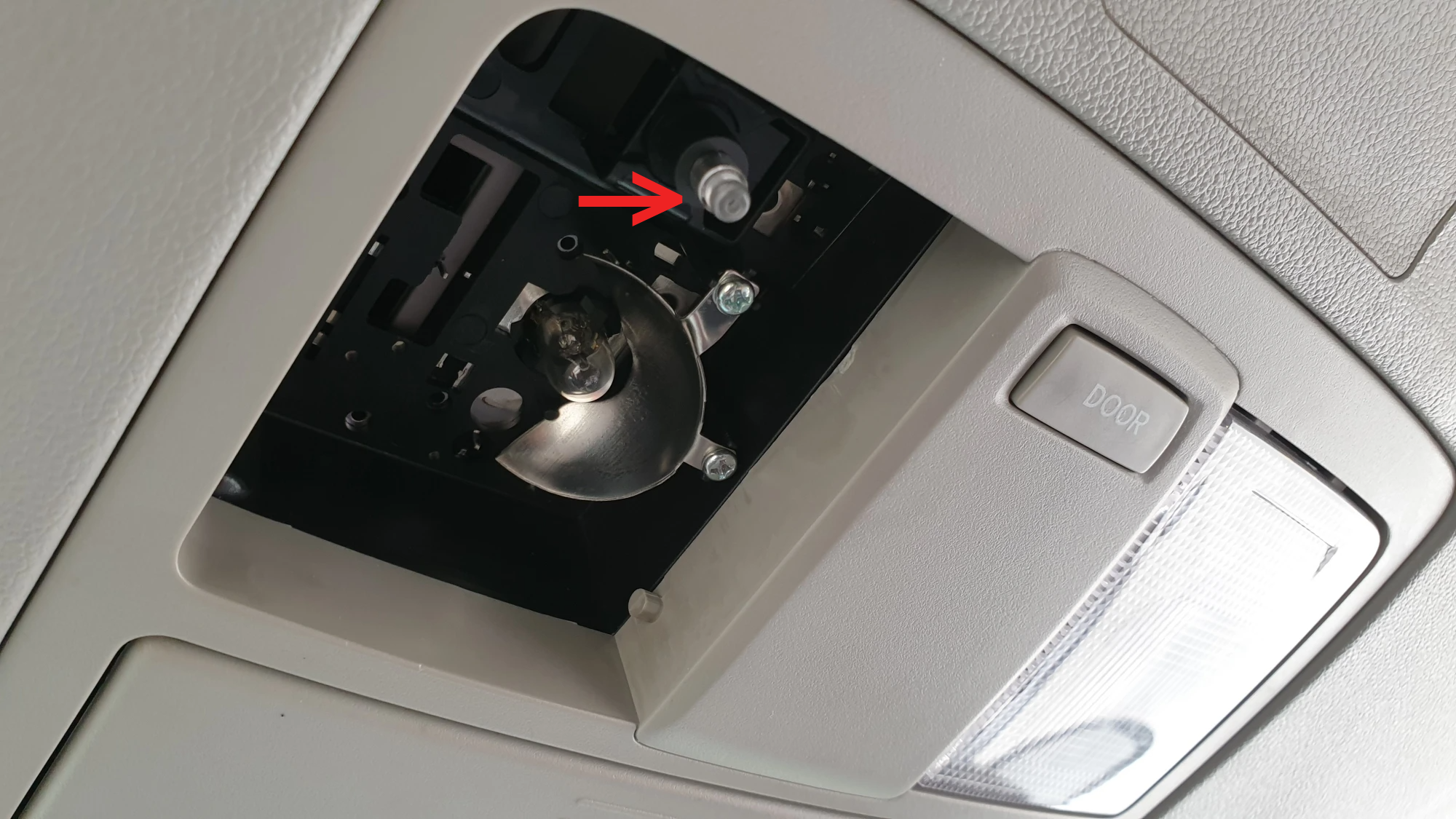 실내등 램프 위치