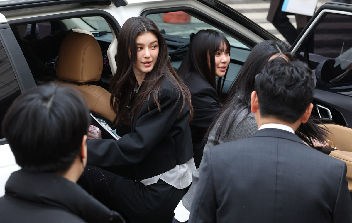 뉴진스, 법원 판결 후 활동 잠정 중단…“우리는 반드시 돌아올 것”