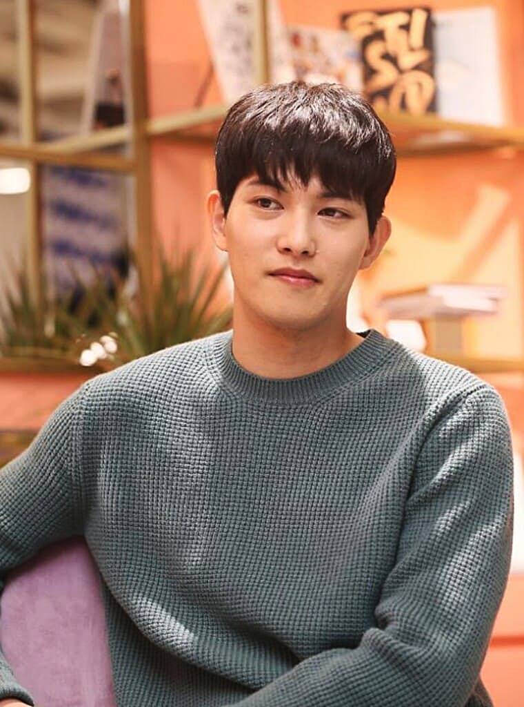 씨엔블루-출신-이종현