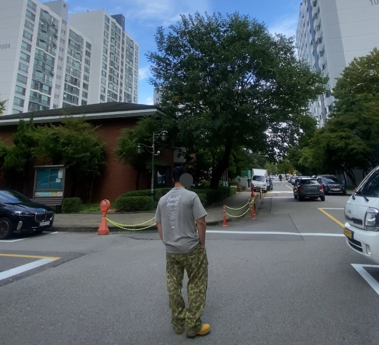 데일리룩('25. 10. 13.)크림소다랩 스톤워싱 피그먼트 티셔츠, 루미녹스 오렌지 블랙 3954, 브론슨 BRONSON M43 덕헌팅 카모 카고팬츠, 팀버랜드 6인치워커 옐로