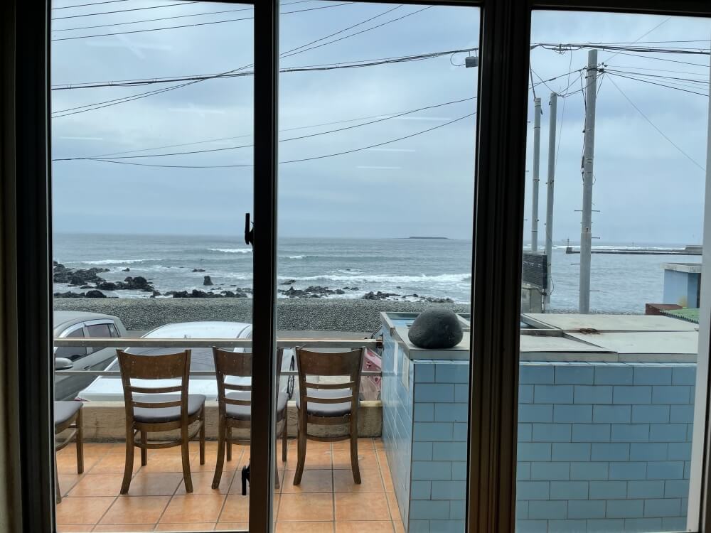 제주-공천포-식당-바다가-보이는-경치