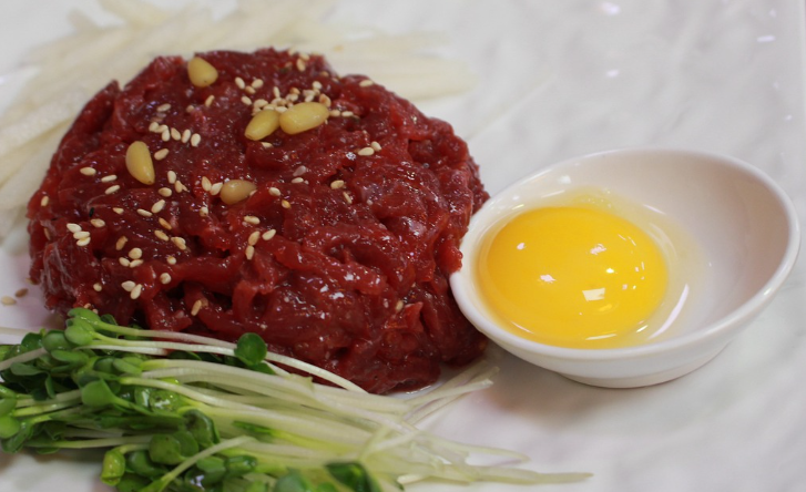 임신 중 피해야 하는 음식 - 날고기, 훈제 고기