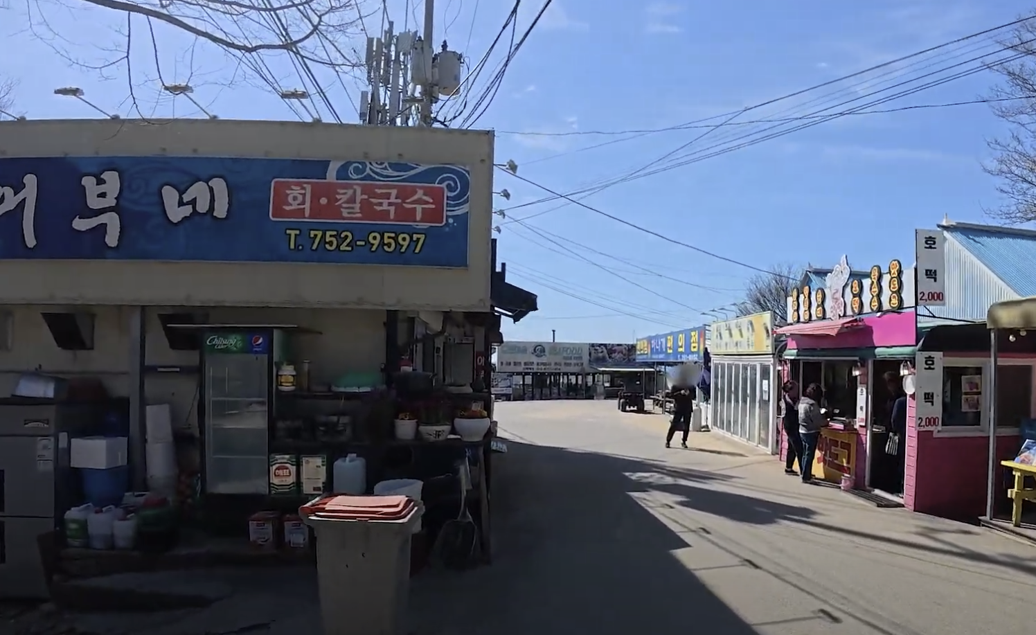 하나개해수욕장에 자리하고 있는 상가들