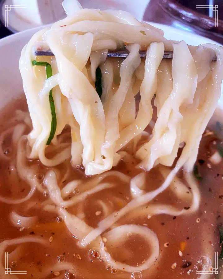 이만기 동네한바퀴 시즌2 흑임자 칼국수 파전 부추전 손두부 아픈 아내의 빈자리를 지키는 칼국수집 사장님 포항 맛집 소개