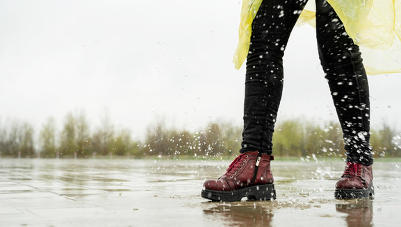 비에 젖은 신발, 방치하면 세균의 온상!