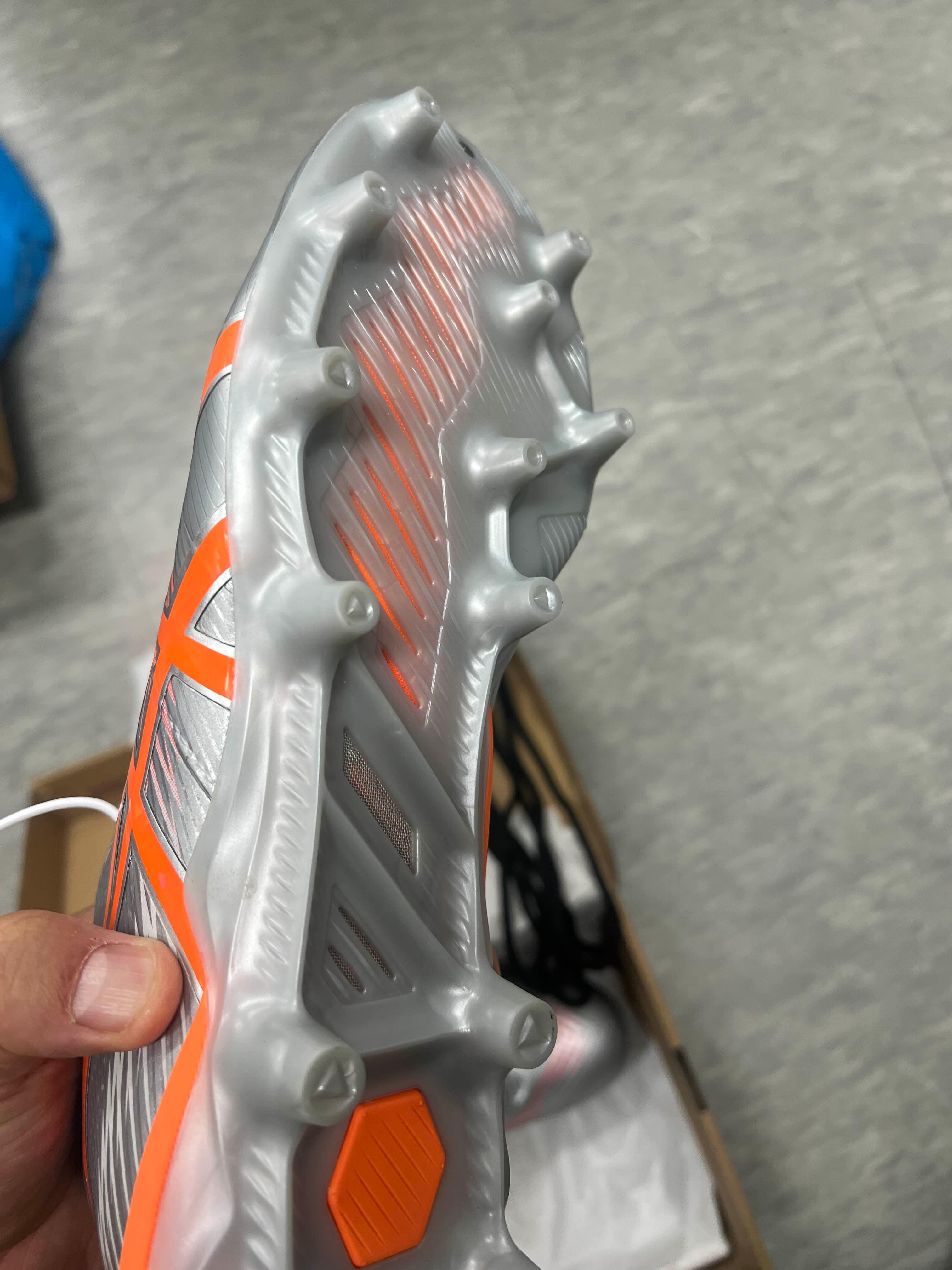 주홍색연구 아식스 스위프트 스트라이크 축구화 소개 이미지