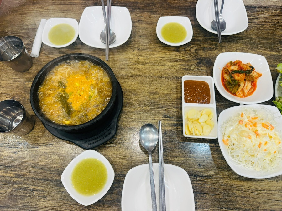 유정족발 선지국