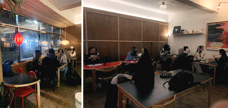 내부에 테이블 및 조명