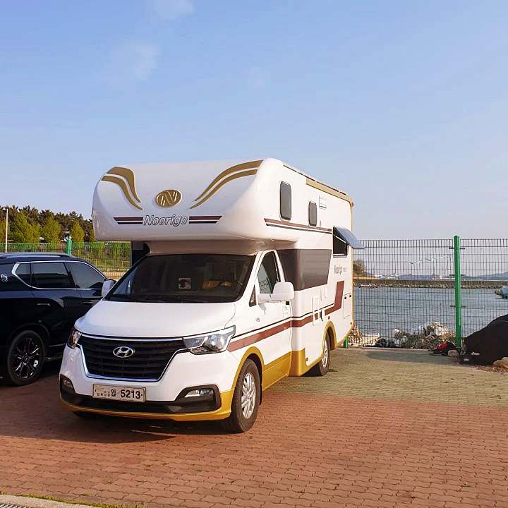 생방송오늘저녁 수술만 11번? 아픈 아내의 발이 되어준 좌식 거실 주문형 캠핑카 업체