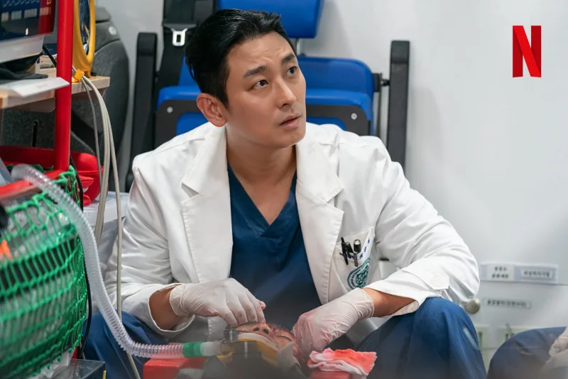 넷플릭스 중증외상센터에서 백강혁 역을 맡은 주지훈