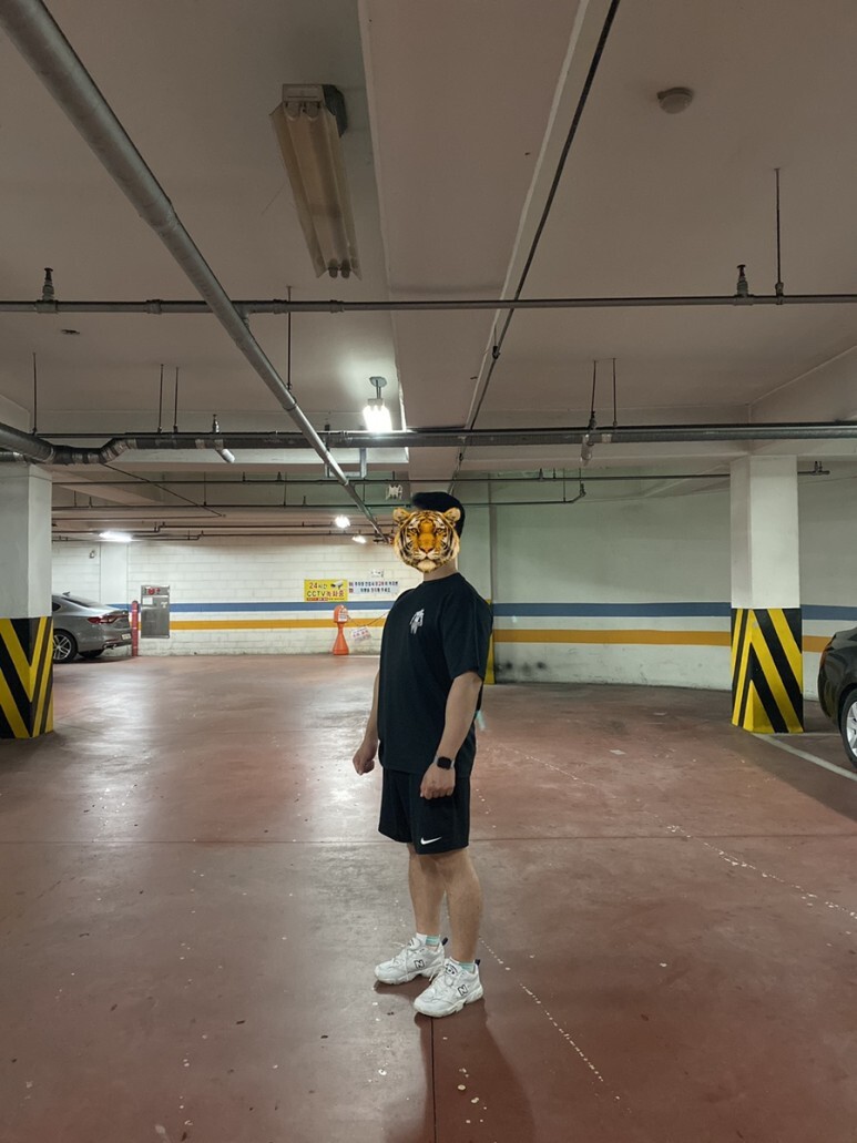 데일리 룩(오뭘입)_야생마 티셔츠, 노멀씨 티셔츠, 나이키 반바지, 뉴발란스 608 스니커즈, 꿀조합코디, OOTD