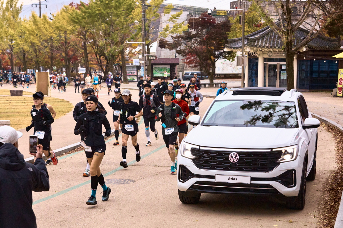 문경 레전드 트레일에 운영 차량 지원에 나선 폭스바겐 차량 사진