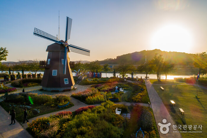 10월 국내여행, 10월 국내여행지 추천, 10월 축제, 10월 여행, 10월 국내여행하기 좋은곳, 10월 국내여행지, 가을여행, 부산국제영화제, 진주 유등축제, 독일마을 맥주축제, 순천만습지, 안동 하회마을