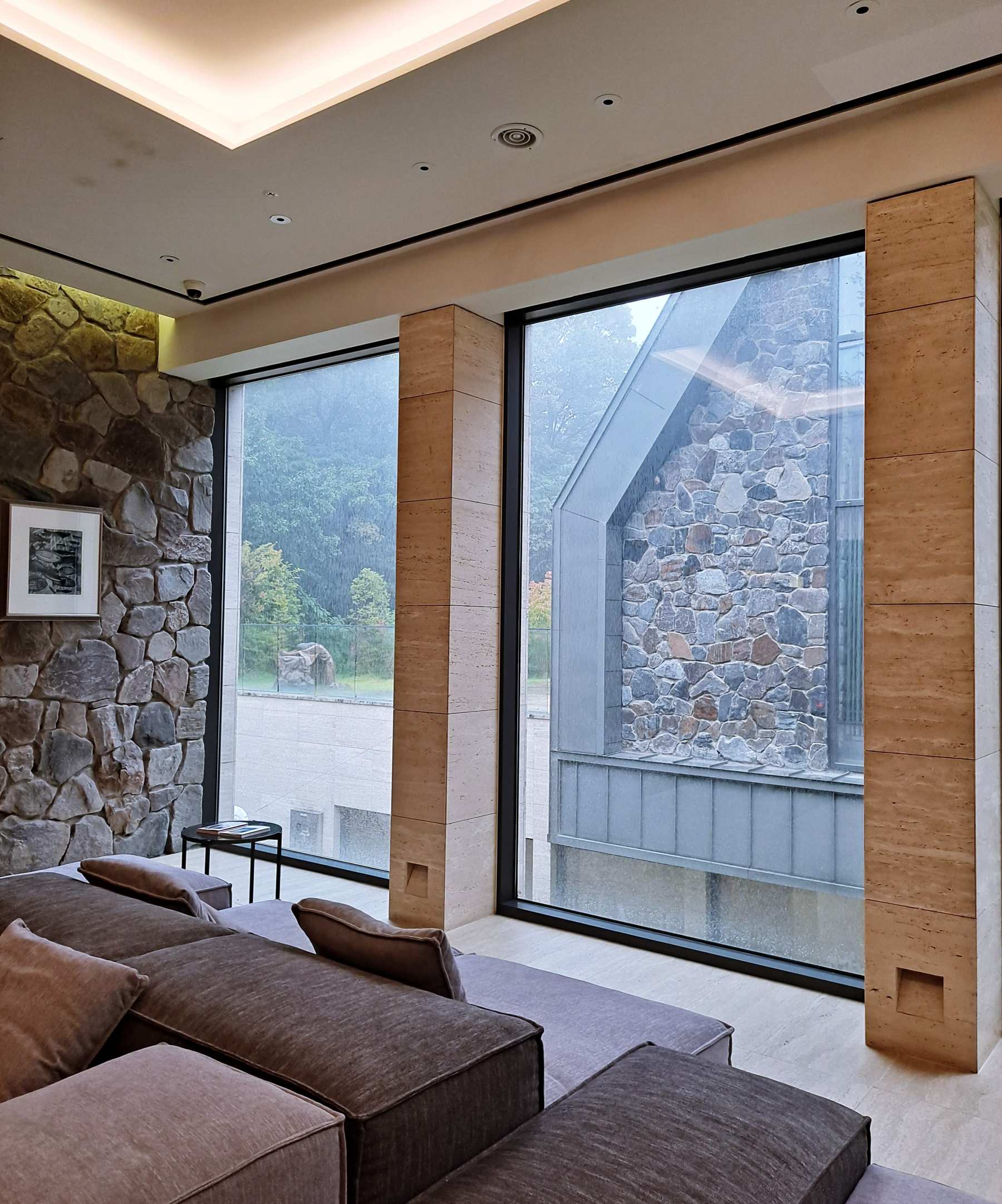 프론트 사무실에서 바라본 배경