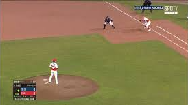 야구 작전 중 기아VS롯데 경기 황성빈 선수의 페이크 스타트 관련 사진