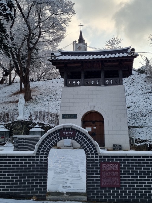 미리내성지 성체조배실, 성모동산 성모상 사진