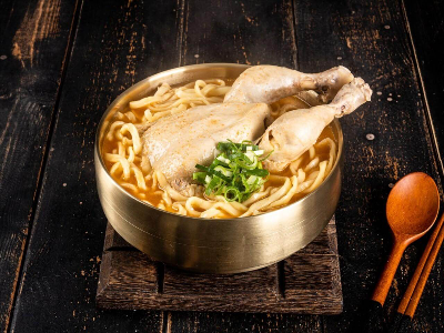 얼큰칼국수에 닭한마리