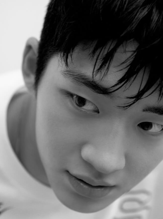 남성의얼굴을-확대한모습