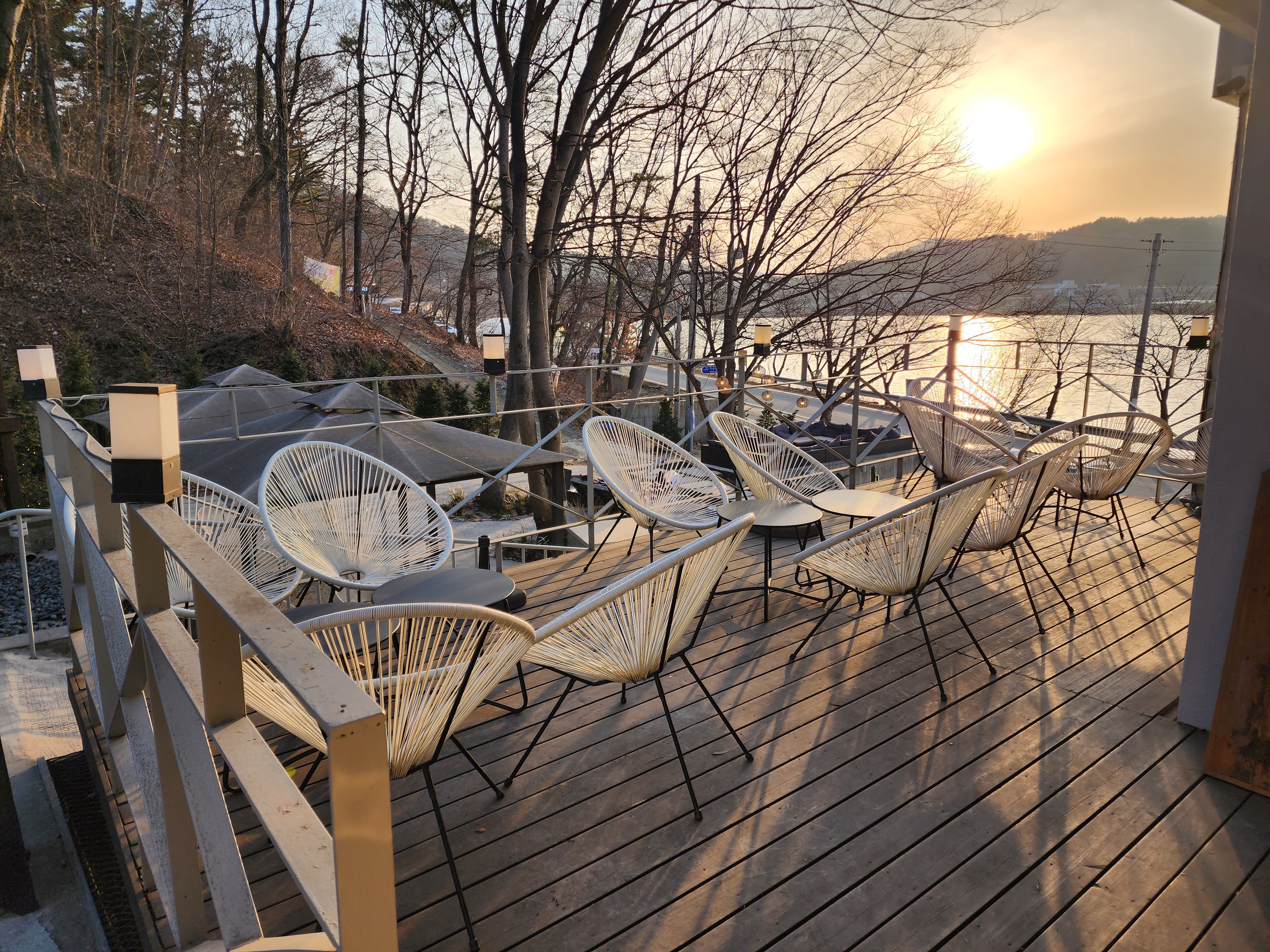 에브리선데이 카페 2층 야외석