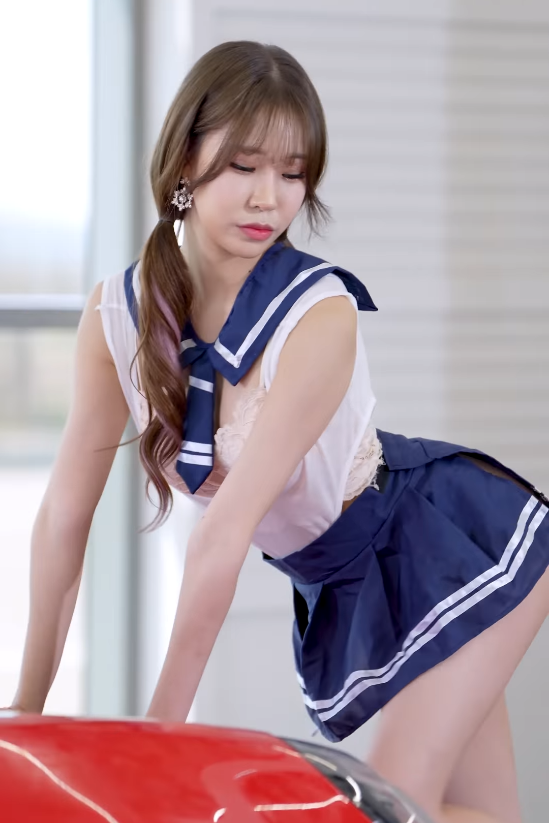 민하린 레이싱모델 탐스런 엉덩이 마린룩