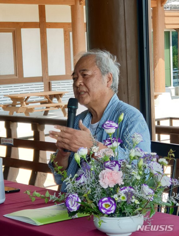 황지우 시인 : 늙어가는 아내에게