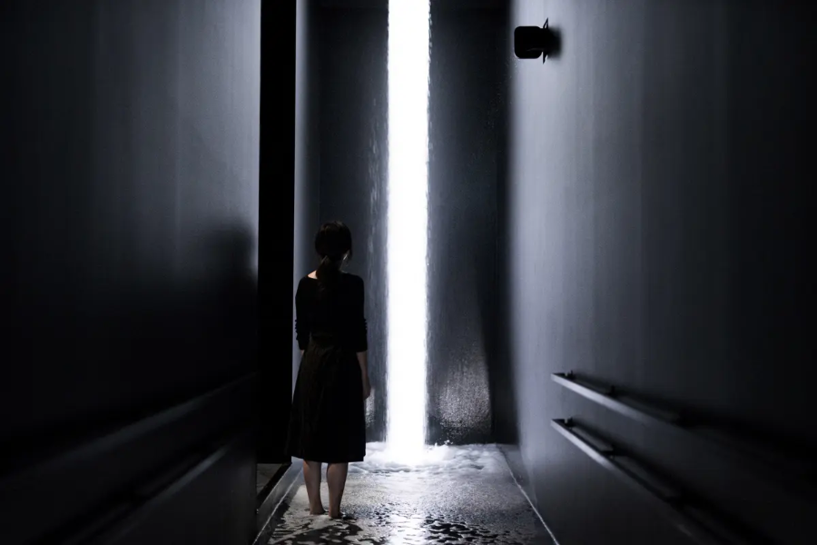 일본 도쿄 팀랩 플래닛 여행 내부진입-언덕 위의 빛의 폭포