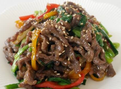 육즙 가득한 소고기채볶음 완성 모습