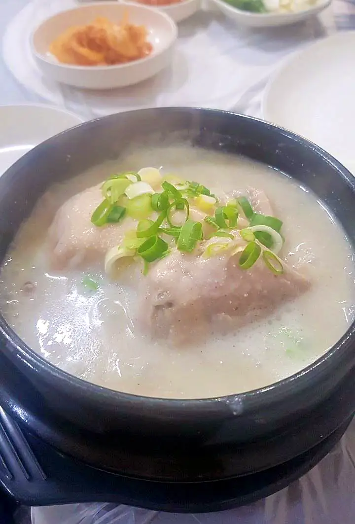 식객 허영만 백반기행 169회 표창원 편 껍질 벗긴 들깨의 고소한 향을 담은 뽀얀 국물 깨죽 삼계탕 강원 화천 사창리 맛집 소개