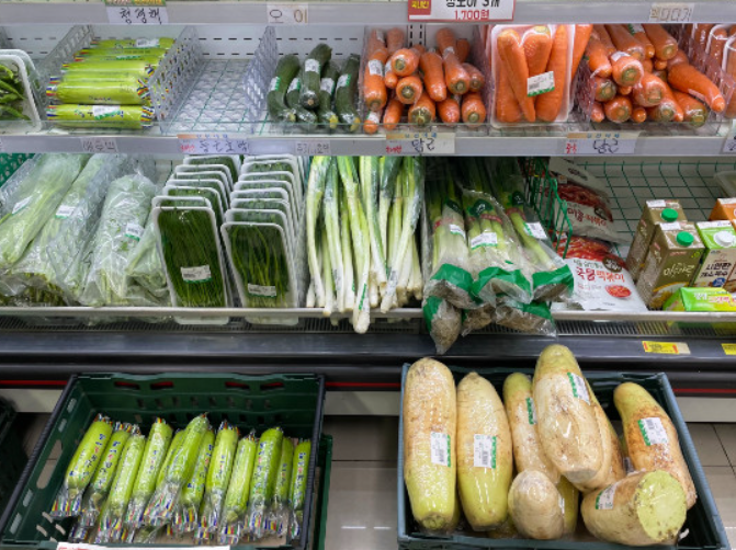 포장되어있는 채소등 사진