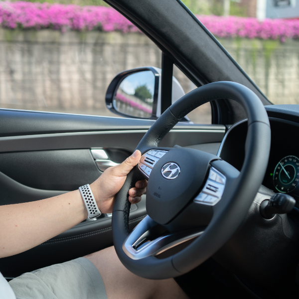 싼타페하이브리드-핸들