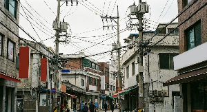 도심 전봇대 밀집 구조의 인프라적 의미