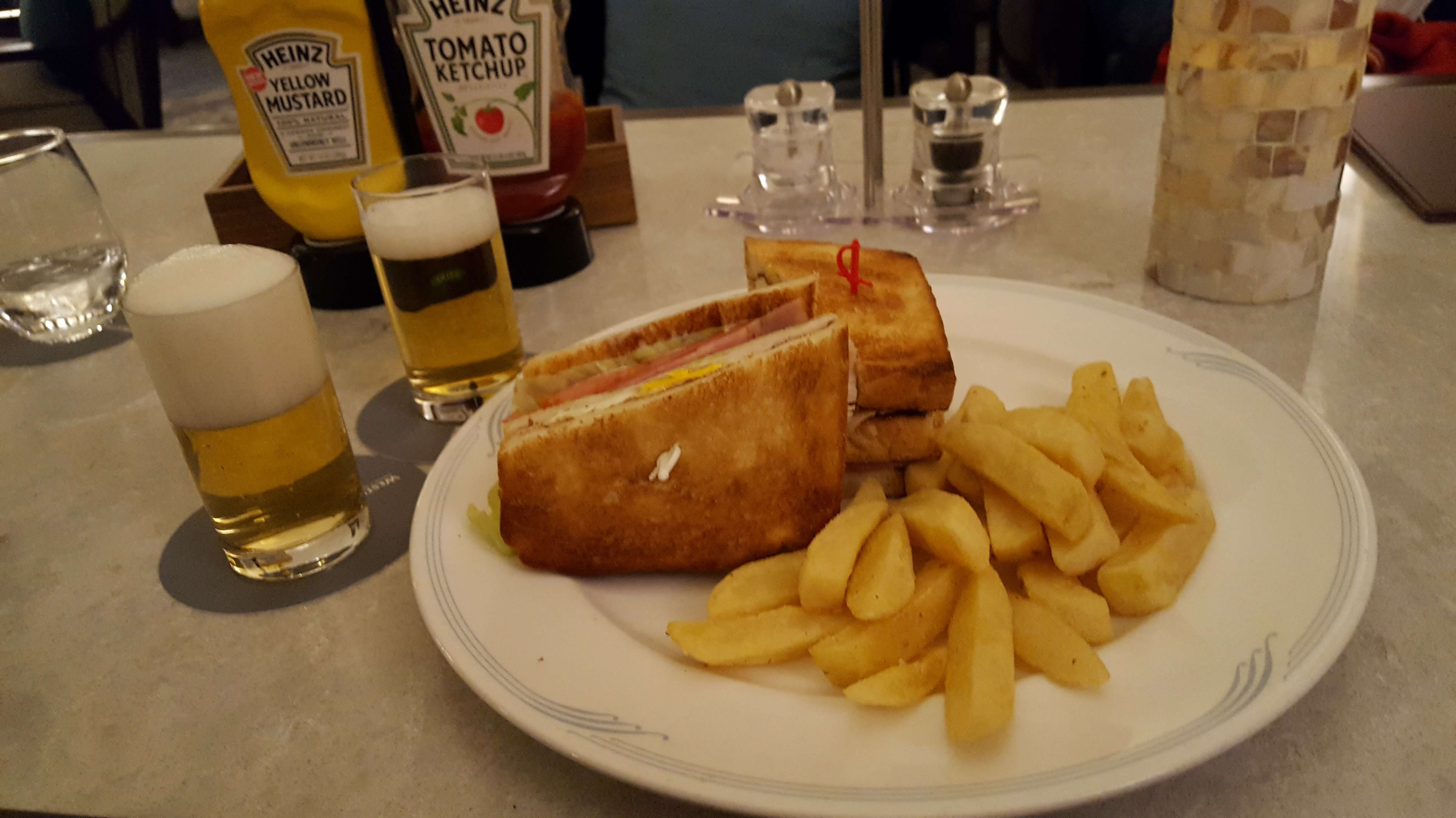westin-rusutsu-lounge-sandwich