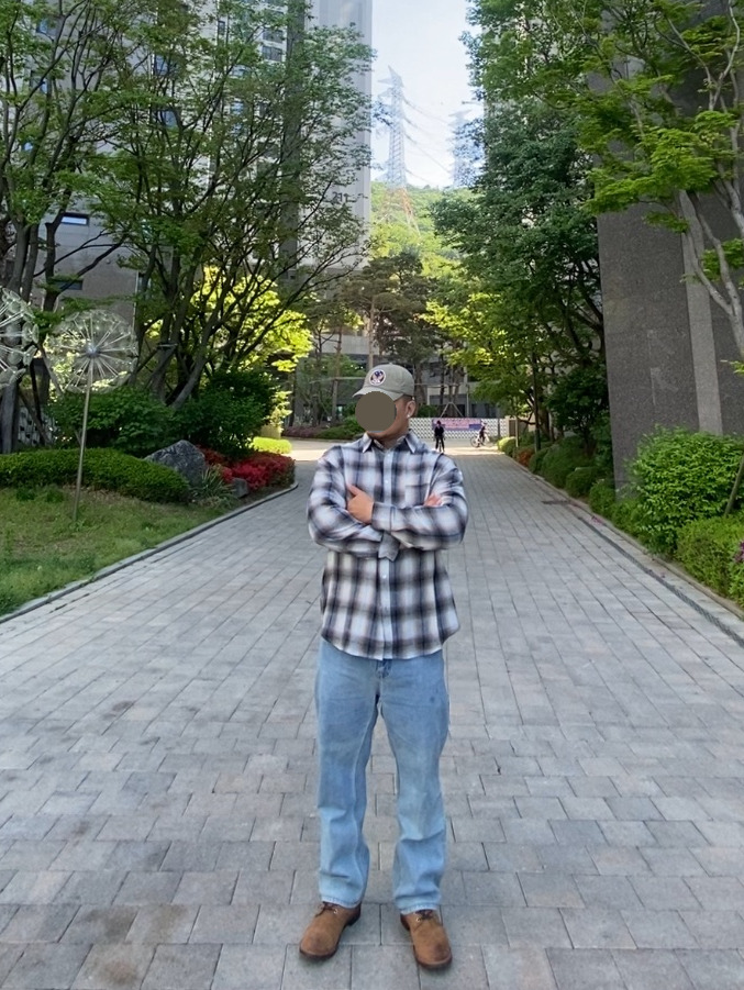 데일리룩('26. 5. 5.)더블알엘 가먼트다잉 트윌 볼캡, 바운더리 옴브레 체크셔츠, 무신사스탠다드 슬리브 티셔츠, 무신사스탠다드 데님 팬츠, 레드윙 아이언레인저 호손 뮬스키너