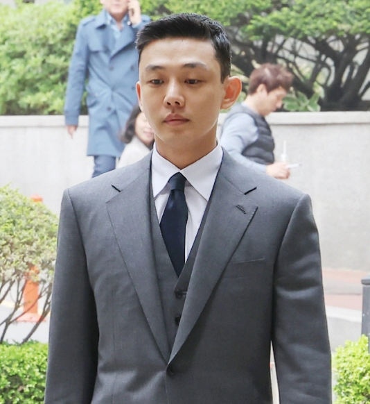 유아인 재판 대질 거부 헤어몬 근황