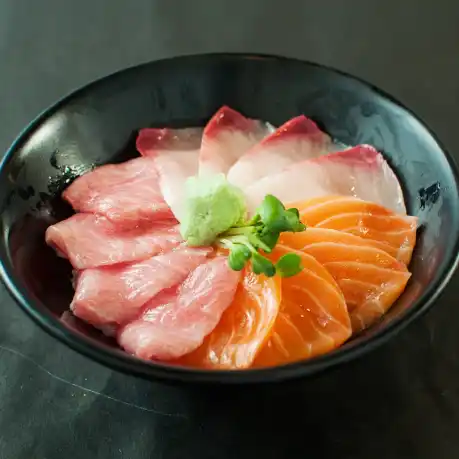 일식 연어덥밥