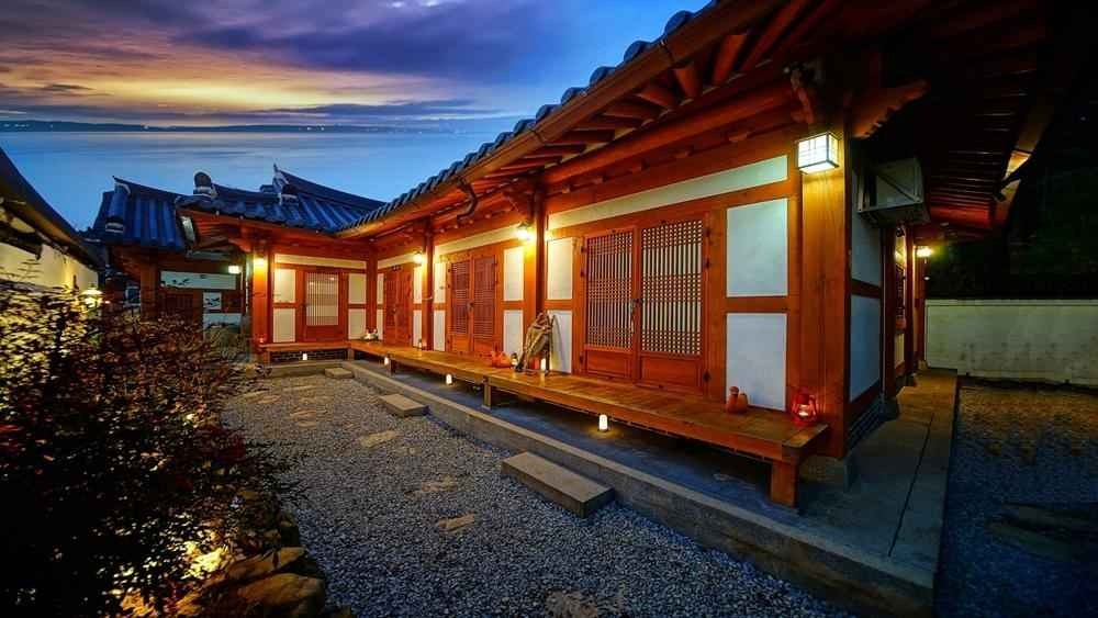 2025 유재석 캠프 방송 일정 넷플릭스 유재석 민박