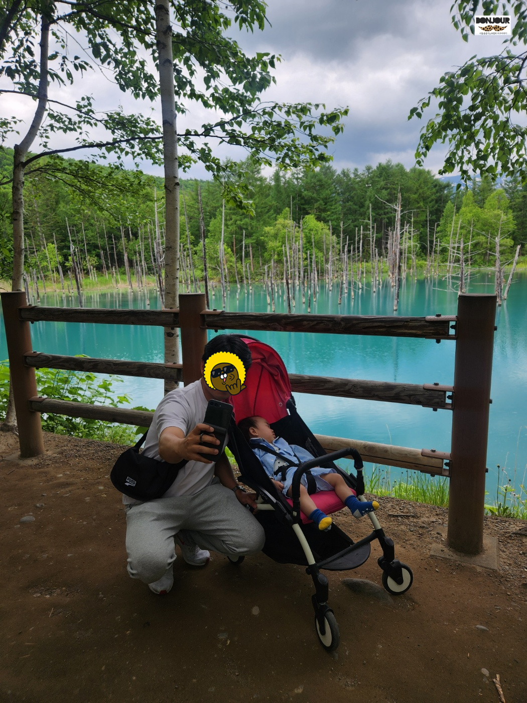 홋카이도 청의호수 유모차 10개월 아기와 아빠 가족여행 기념사진