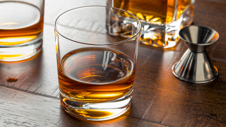 위스키 도수 - 알코올 함량과 맛의 관계 완벽 정리