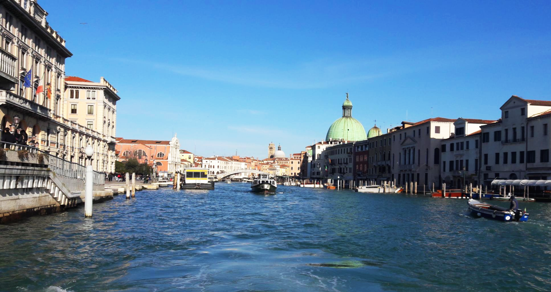 베네치아 수상버스위에서