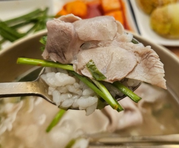생생정보 돼지곰탕 성수 맛집 정보(기다려야제맛)