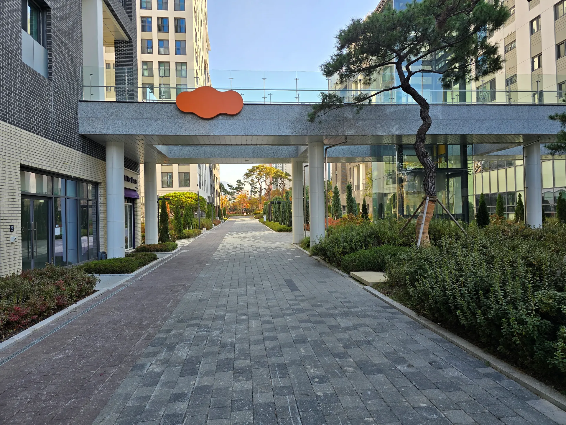 썸네일용 대표이미지(Featured Thumbnail Image): e편한세상 어반브릿지의 이름이 어반브릿지인 이유. 동과 동사이를 다리가 나온 사진