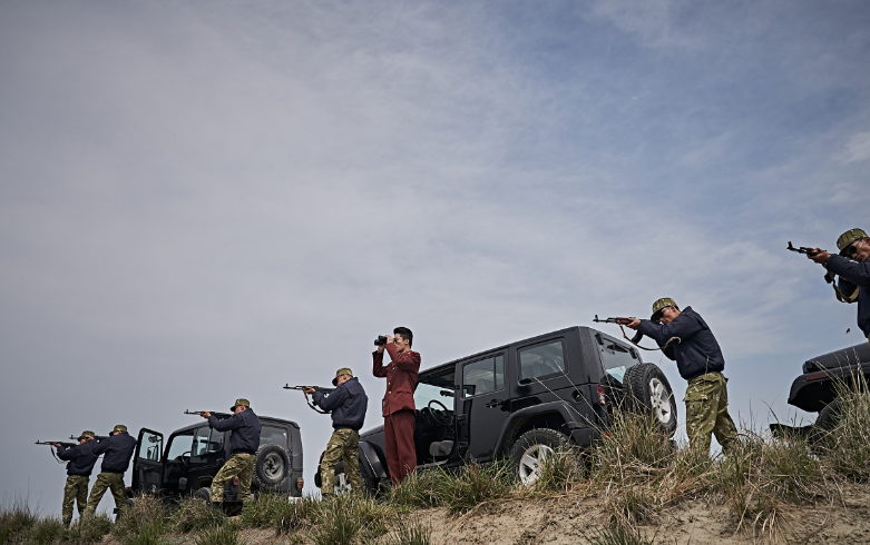 영화 탈주 탈주한 규남을 잡기 위해 부대원을 동원하는 현상